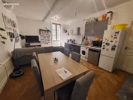 loue t3 dans propriété avec parc