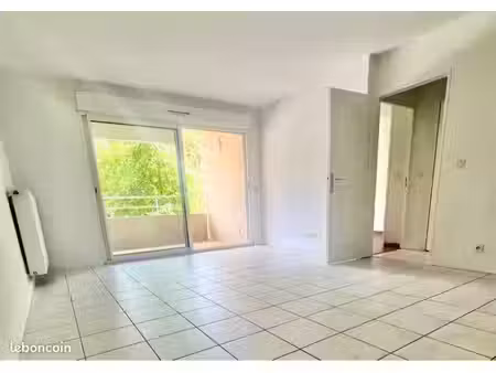 tarnos centre – grand t2 49 66 m² – terrasse sans vis-à-vis sur le bois – parking sous-sol