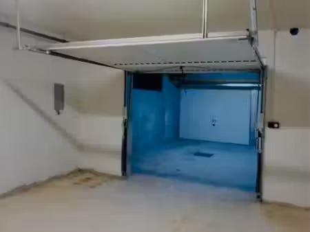 box / garage sécurisé à louer