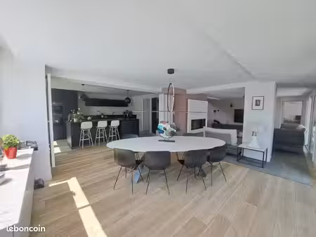 maison 5 pièces 198 m²