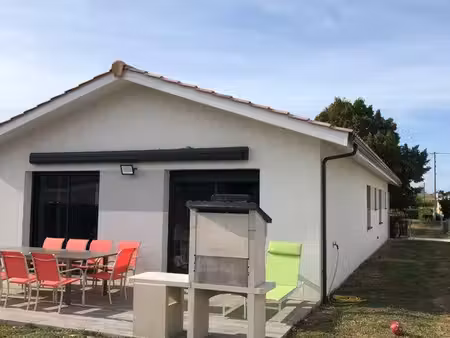 location à l’année villa récente 4 chambres 3 salles d’eau clim jardin