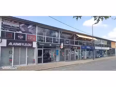 reprise bail commercial 890m² 2405