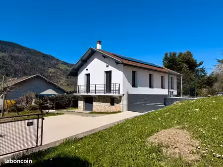 maison meublée rénovée en 2025 à louer – crêts en belledonne