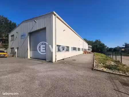local d'activité 670 m²