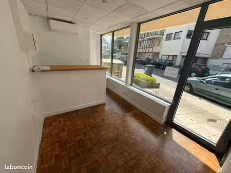 local commercial/service à louer – pornichet – 35 m² – entièrement rénové