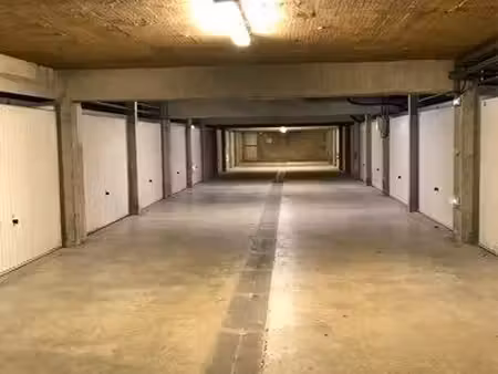 garage / box
