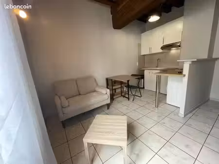 à louer – charmant studio meublé de 30 m² en plein centre de beaugency