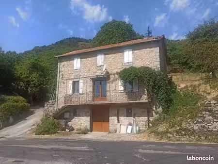 location à l'année pied de borne les beaumes