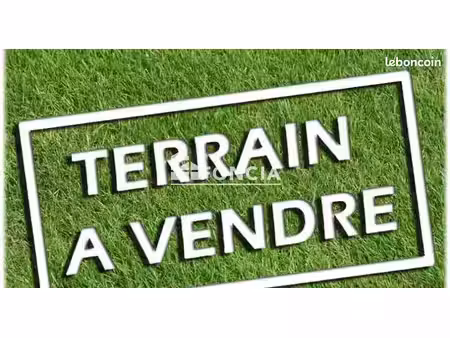 terrain viabilisé de 1077 mètres carrés prêt à construire dans quartier prisé de villeneuv