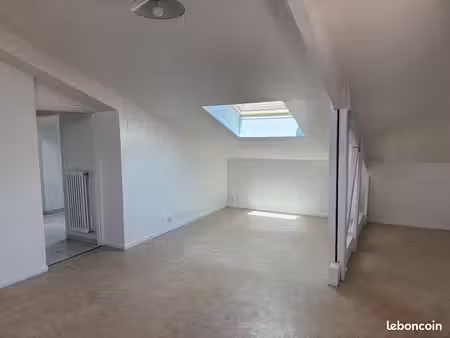 appartement 60m² au dernier étage avec vue sur le lot et la vieille ville