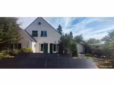 maison avec panneaux photovoltaïques et poêle à bois – huisseau-sur-mauves
