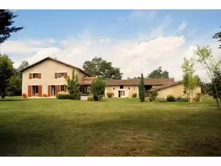 gers - belle maison de campagne avec piscine