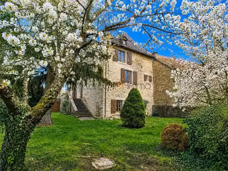 maison 15 pièces 319 m²