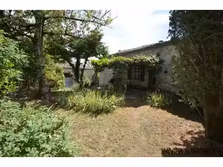 charmante quercynoise avec grange sur un terrain d'env. 1250m².