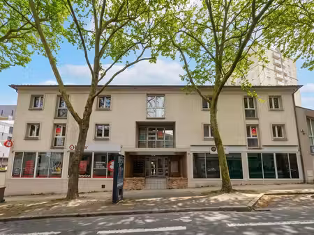 plateau de bureaux 100m² climatisés (6 bureaux + accueil) - orléans