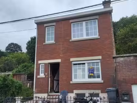 maison 4 façades située à engis  avec parcelles terrain
