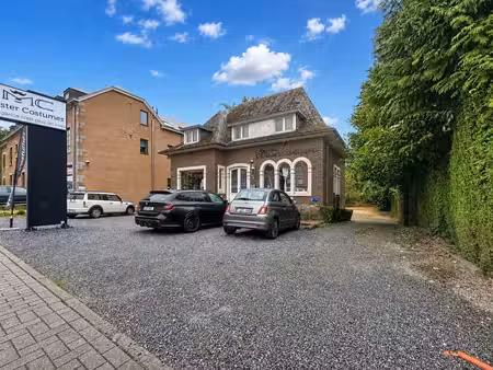 villa commerciale avec parking sur la chaussée de louvain