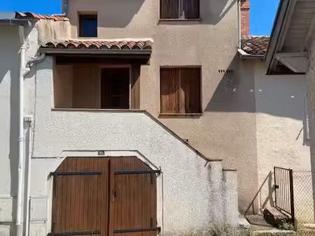 au cœur du vieux bourg de labéraudie  offrant une vue dégagée et privilégiée sur le lot