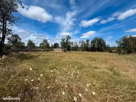 terrain 3 195 m² grezes