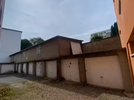 2 garages disponibles