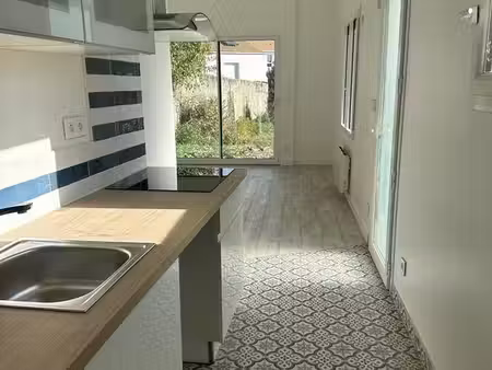 loue maison entièrement rénovée il y a 3 ans  charme de l'ancien en duplex sainte-pazanne 