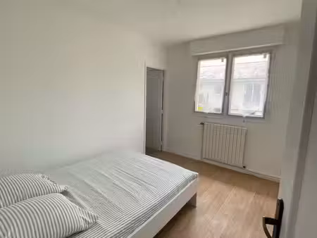 chambre + bureau / dressing dans une grande maison rénovée