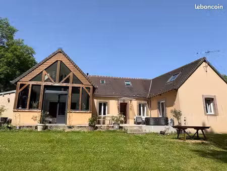 maison rénovée avec véranda cathédrale en lisière de forêt