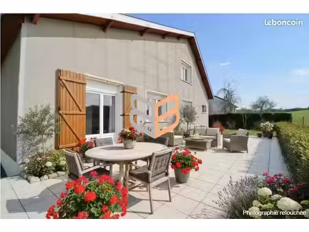 maison 8 pièces 148 m²