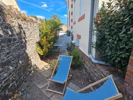 charmant studio avec rez-de-jardin à 50 m de la plage