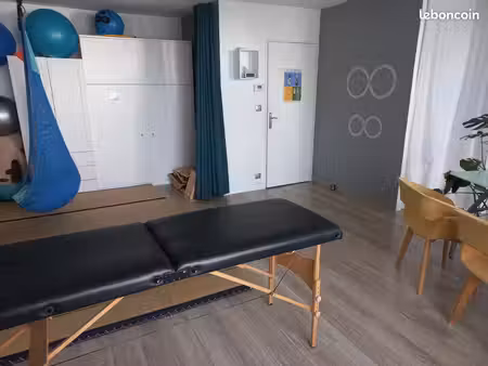 grand cabinet avec espace pour atelier