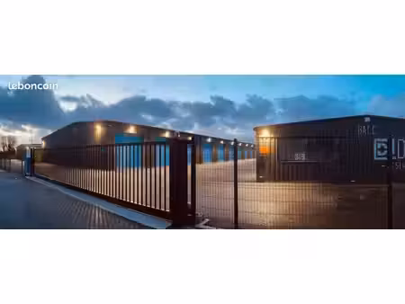 box de 30 m2 a louer