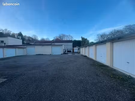 location hangar/box