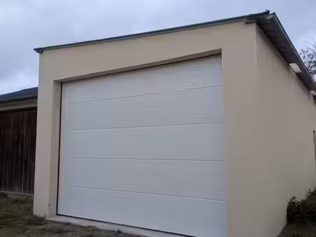 grand garage 75m2 avec eau et électricité