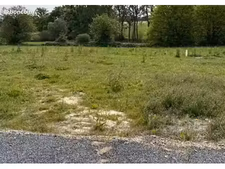terrain 559 m² ahuille