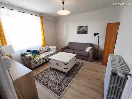 a louer à thoiry  maison mitoyenne de village de 100m2