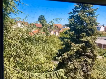 appartement t3 meublé gare à pied rer dans residence calme et bien entrevue.jardin enfant