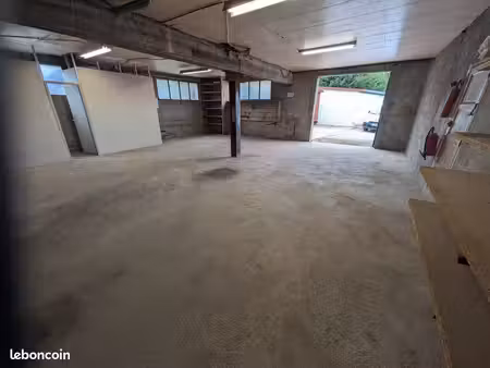 local 90m² avec parking et eau – einville-au-jard