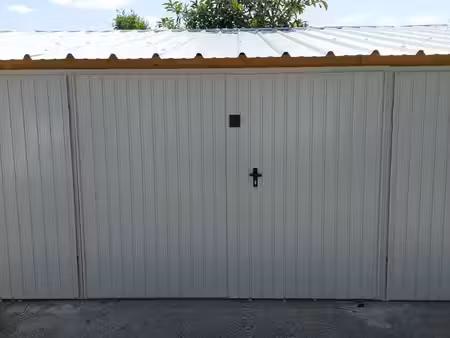 box pour parking ou stockage en rdc  12 5m2 / 33 m3  accessible en voiture ou camionnette