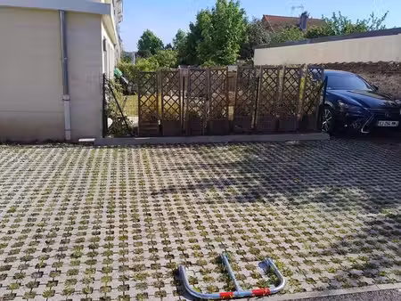 2 places de parking à louer