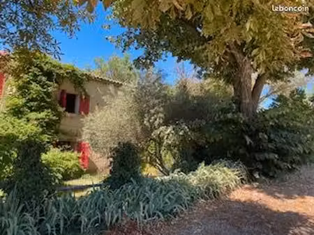 maison en campagne mitoyenne - a louer a ansouis