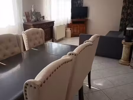 ? maison familiale située à laval