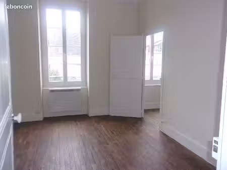 appartement très lumineux dans résidence sécurisée  proche centre ville avec parking