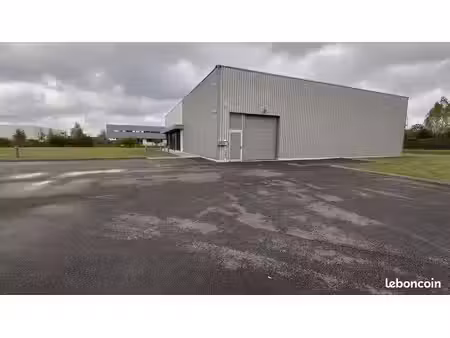 entrepot de stockage sur a25 260m²