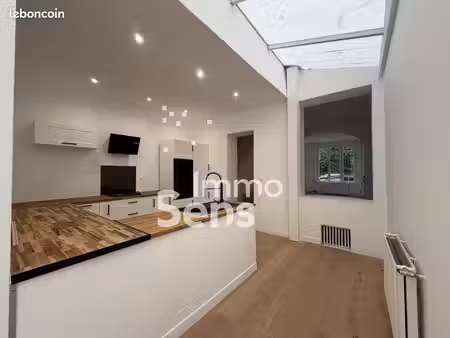 maison 8 pièces 127 m²