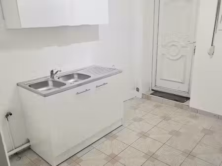 location appartement 25m2 avec terrasse 30m2 privative et entrée privative