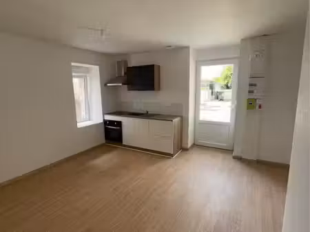 studio 23m2 avec 2 places de parking- hyper centre de plouay