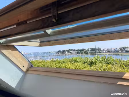 t2 meublé avec vue sur le port – tout à pied – port-louis