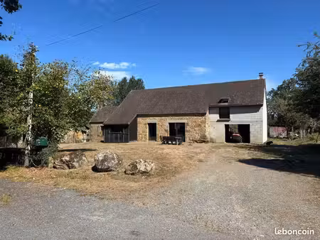 maison ancienne fermette en pleine campagne