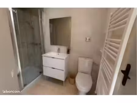appartement 2 pièces avec jardinet et place de parking