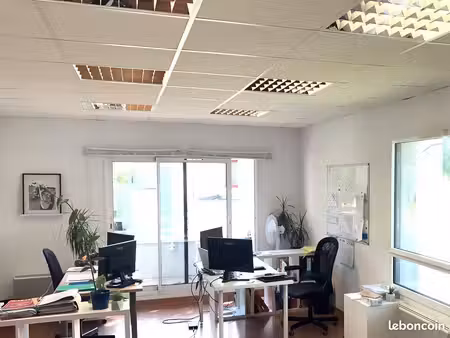 bureaux a louer vannes 78 m²